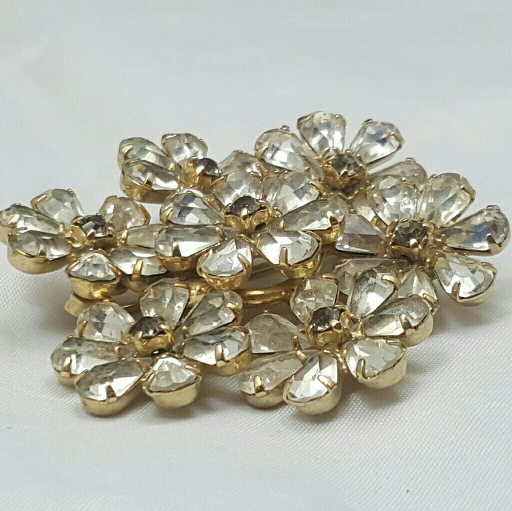 Vintage Layered Flowers Brooch Pin with Clear Crys - Picture 4 of 8